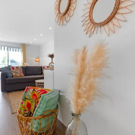 아파트 Le Radieux - Spacious - Bright - Car Park - Peaceful 앙티브