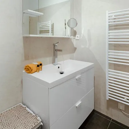 Le Radieux - Spacious - Bright - Car Park - Peaceful Apartment