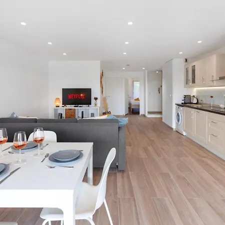 Le Radieux - Spacious - Bright - Car Park - Peaceful Apartment *