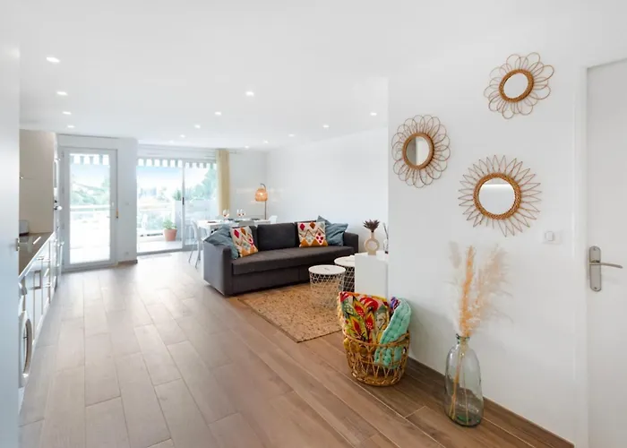 Apartment Le Radieux - Spacious - Bright - Car Park - Peaceful Antibes