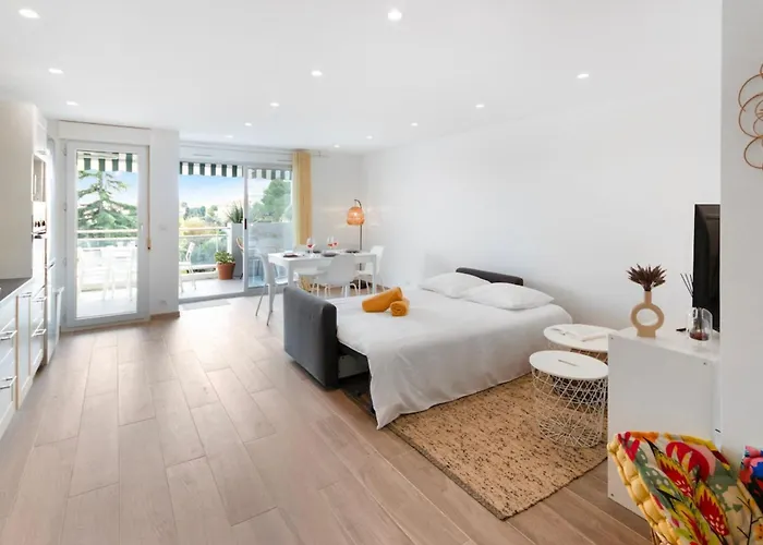 Διαμέρισμα Le Radieux - Spacious - Bright - Car Park - Peaceful *