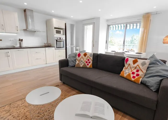 Le Radieux - Spacious - Bright - Car Park - Peaceful Apartment *