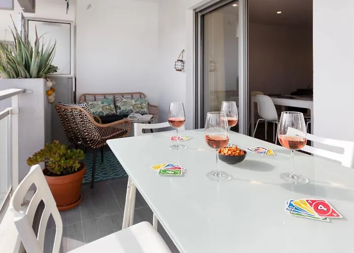 Apartment Le Radieux - Spacious - Bright - Car Park - Peaceful Antibes
