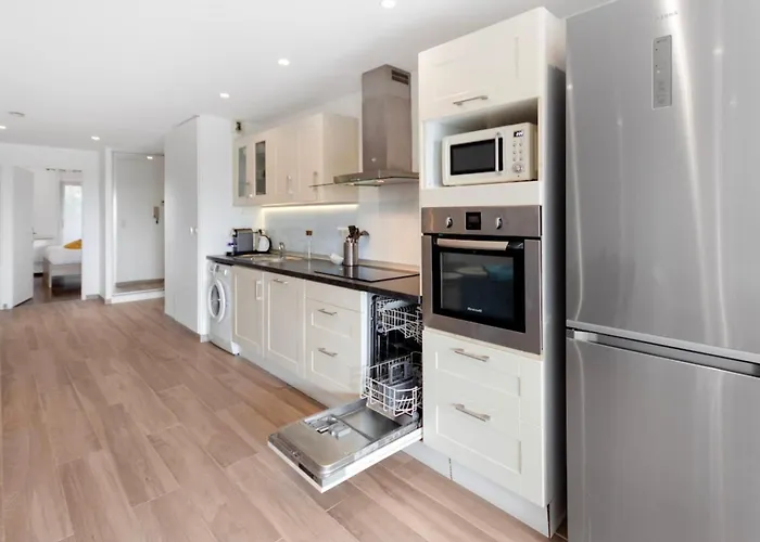 Le Radieux - Spacious - Bright - Car Park - Peaceful Apartment Antibes